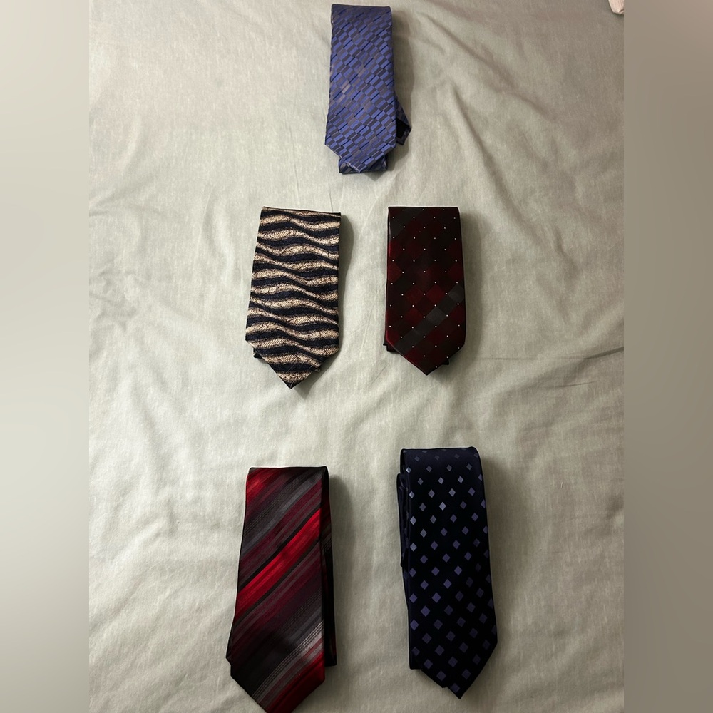 Bundle of 4 Kenneth Cole Reaction ties and 1 Kenneth Cole New York Tie.